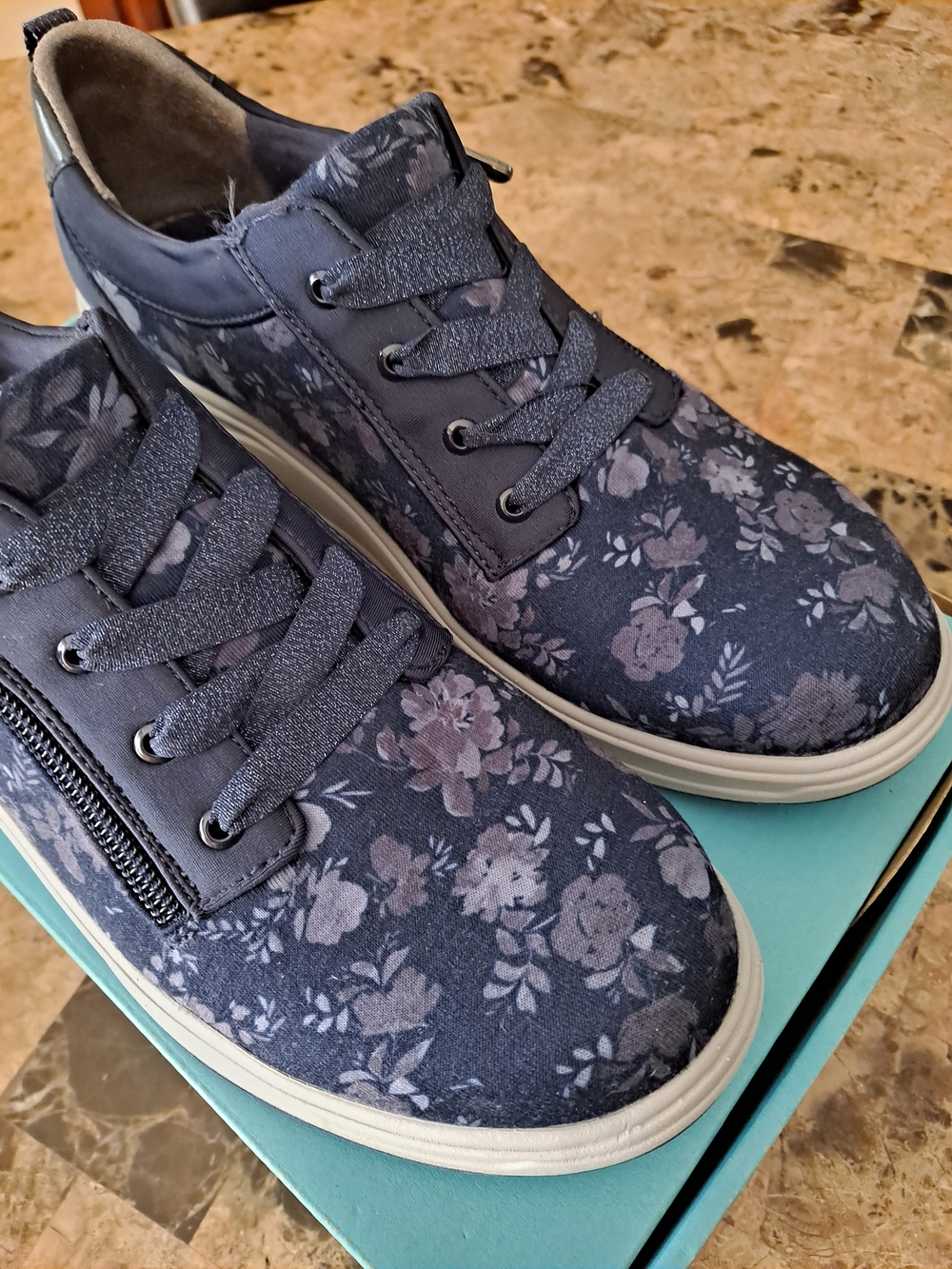 New BZees Women's, Tag Along Sneaker, Navy Floral Size  7 1/2 Medium - Picture 4 of 10